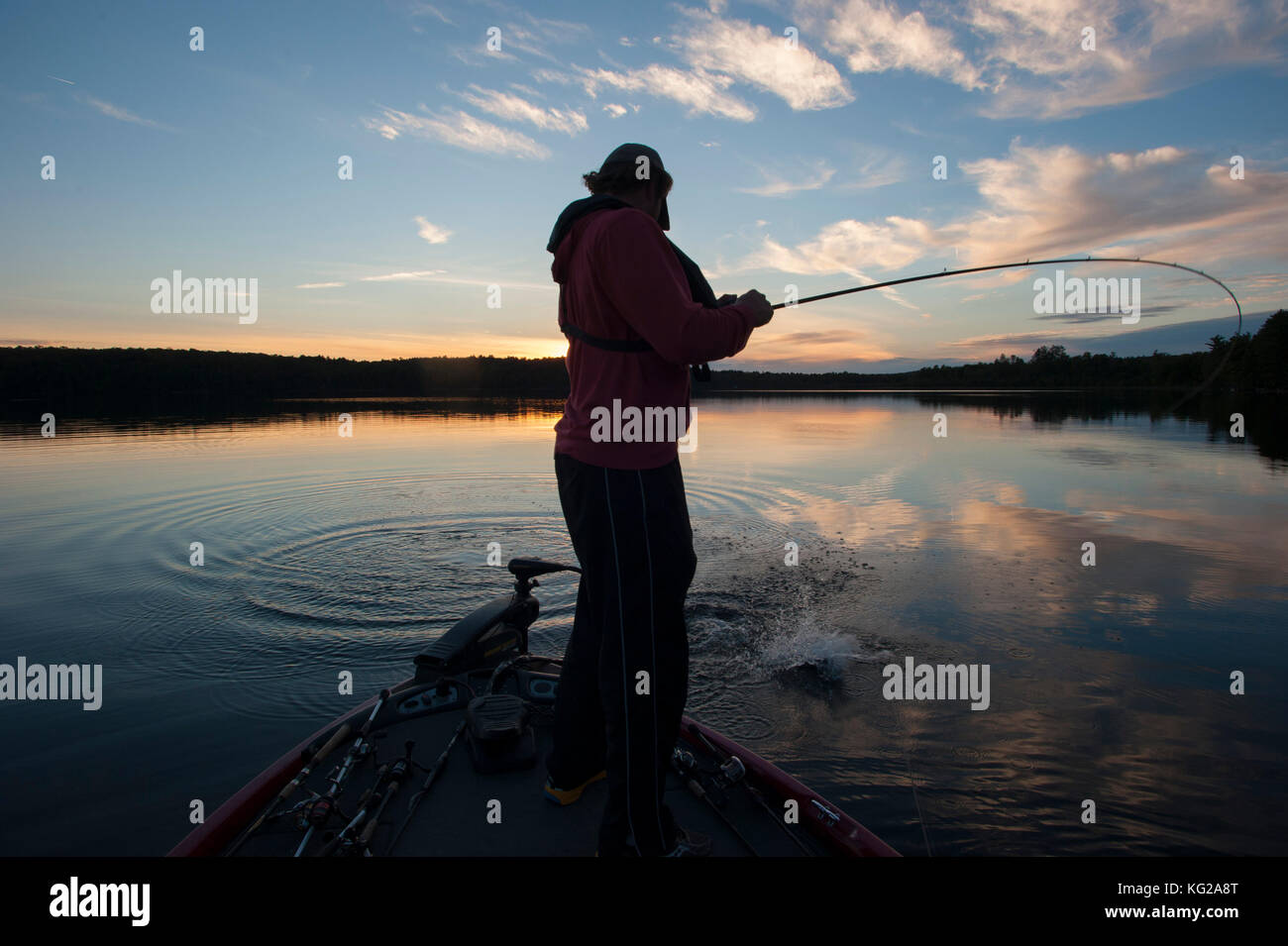 Abends angler Kämpfen smallmouth Stockfoto