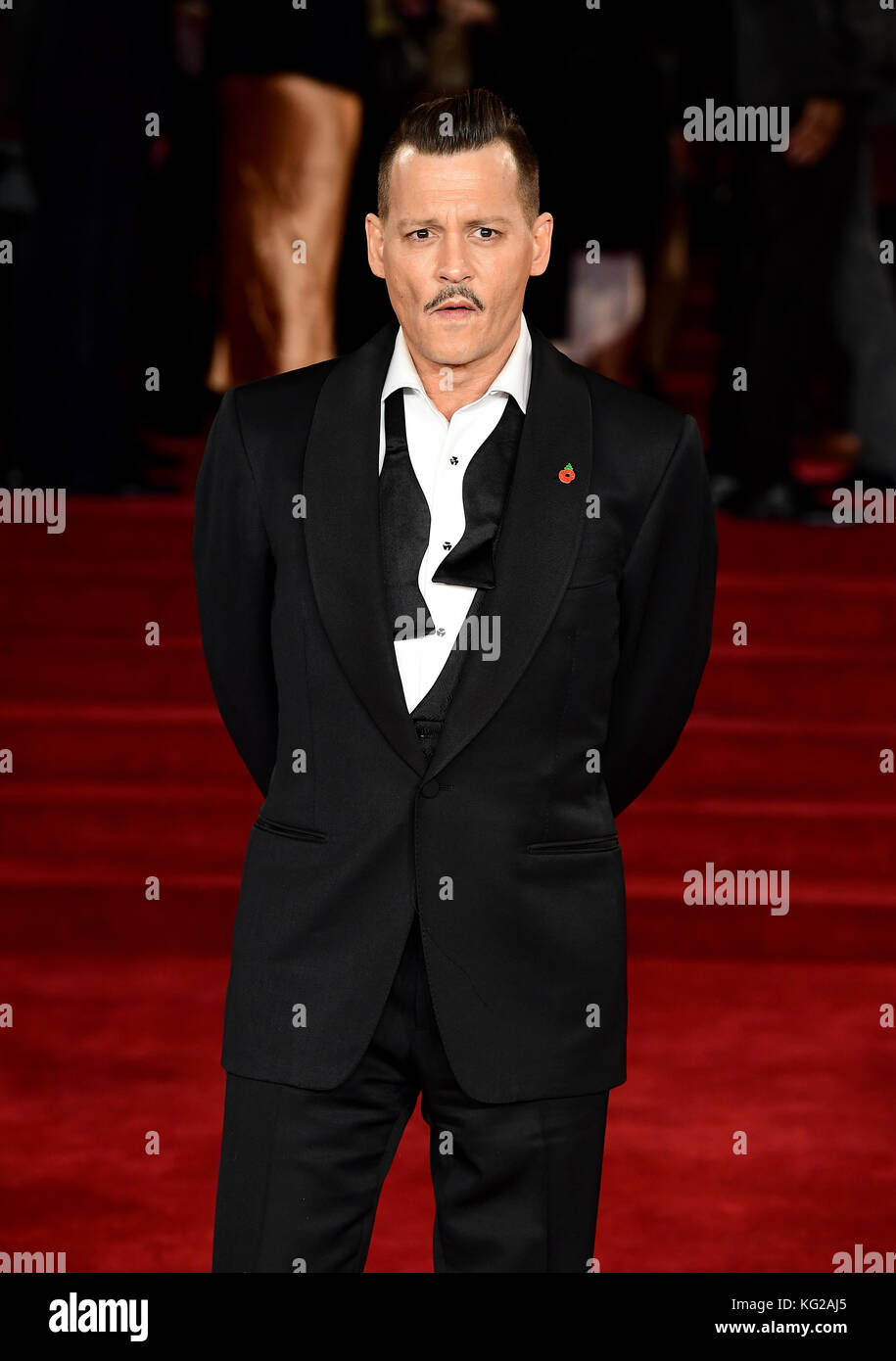 Johnny Depp bei der Uraufführung von Murder on the Orient Express in der Royal Albert Hall, London. Stockfoto