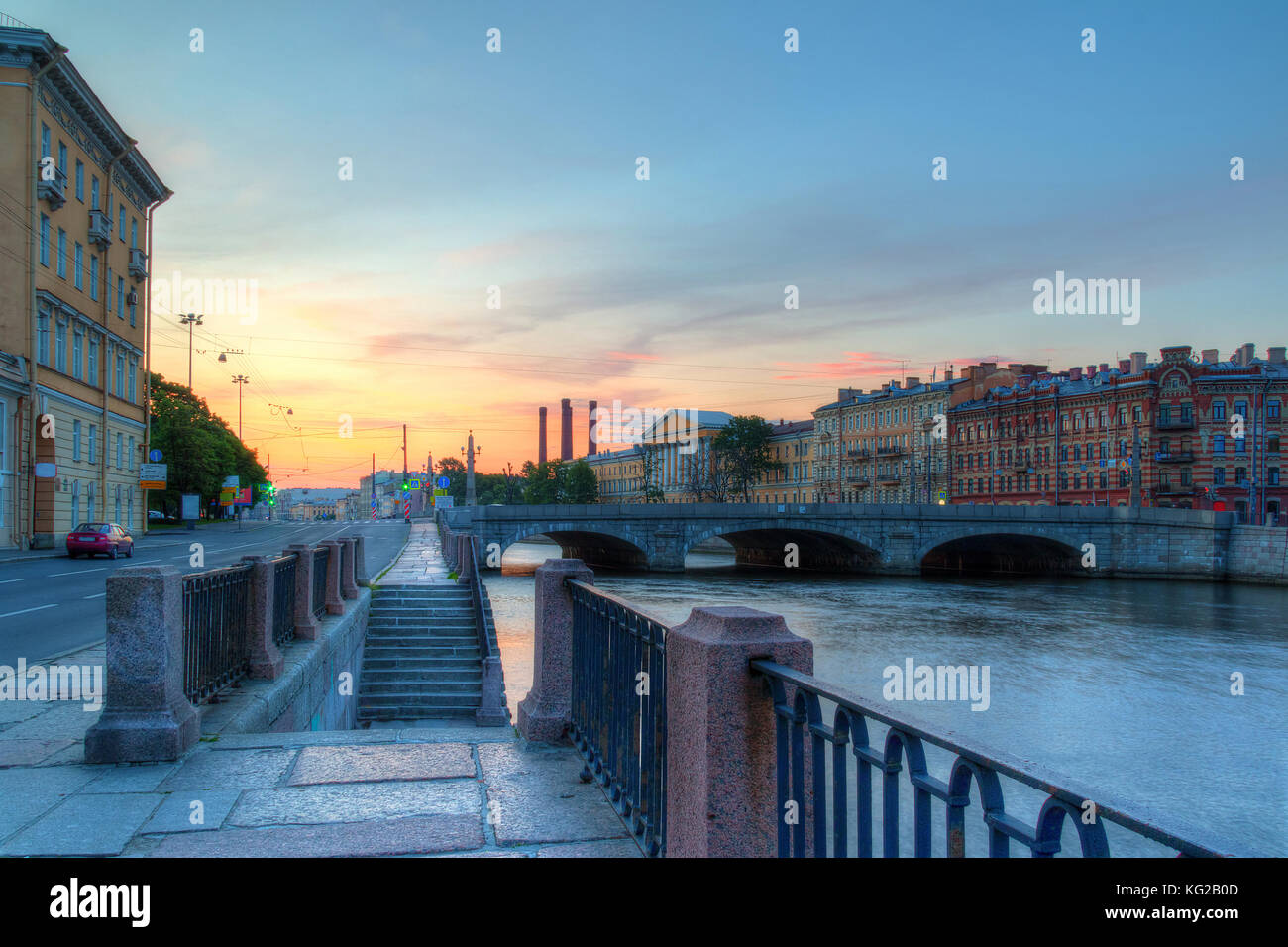 Dämmerung am Ufer der Fontanka, St. Petersburg, Russland Stockfoto