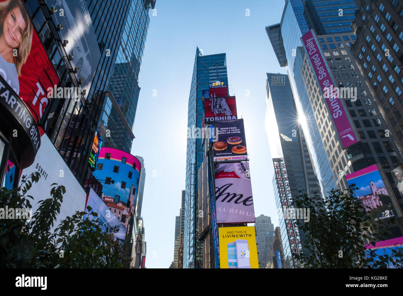 Bunte Werbung elektronisch Bildschirme in Times Sq., New York City, USA Stockfoto