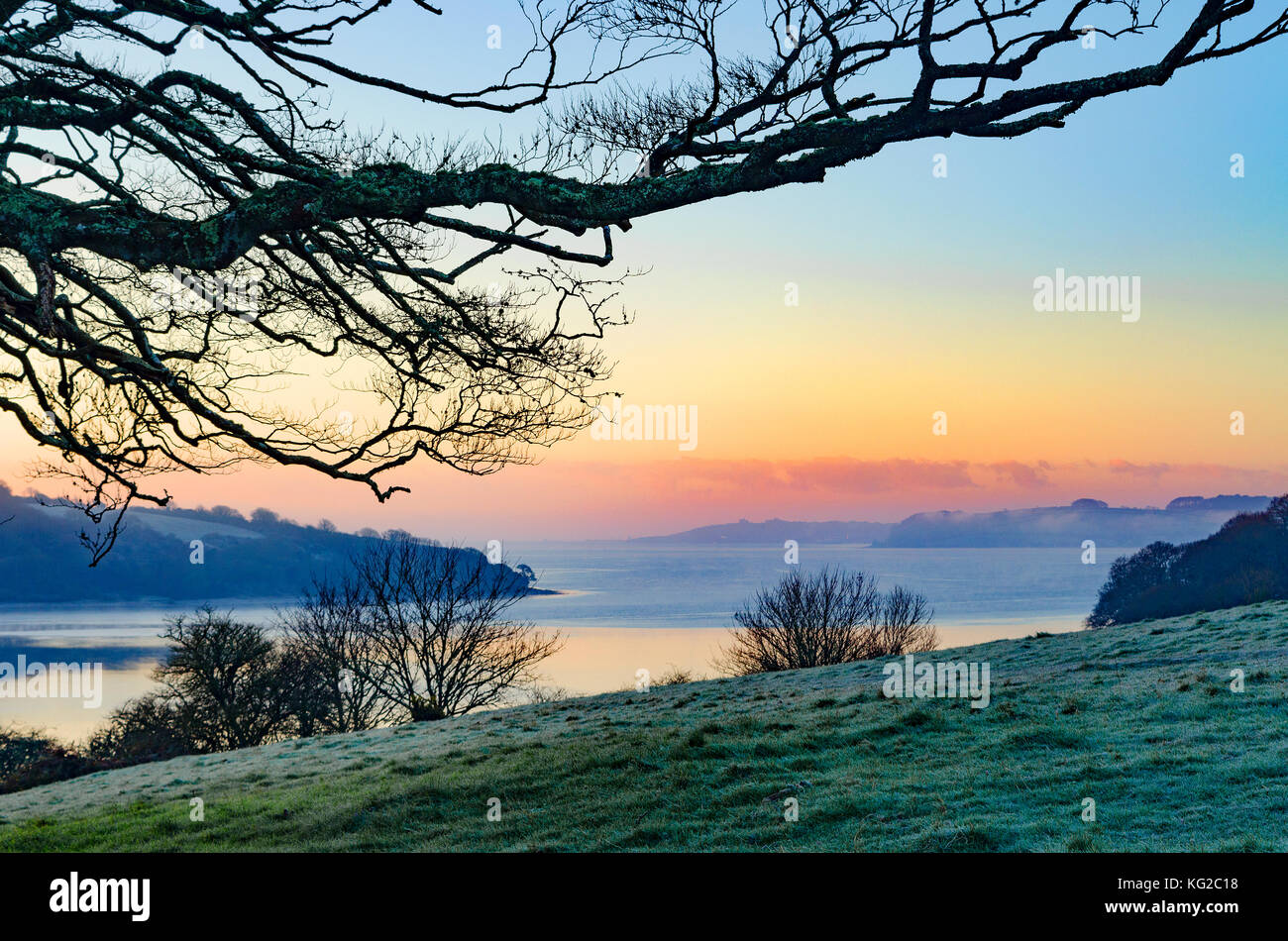 Blick in Richtung der Carrick Roads auf dem Fluss Fal in der Nähe von Truro in Cornwall, England, Großbritannien, Großbritannien. Stockfoto