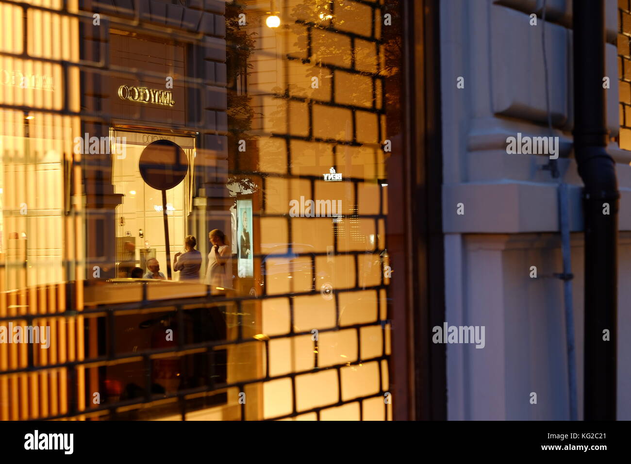 Luxus shop in einem Schaufenster auf der Parizska Straße, Prag, Tschechische Republik Stockfoto