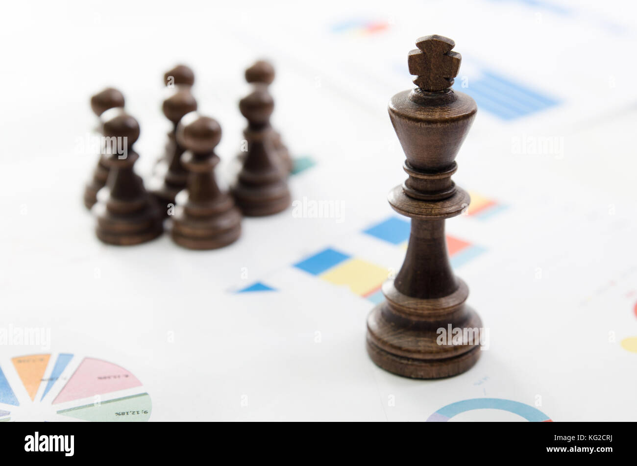 Schach Business Team Leader. finanzielle Strategie Management mit Dokumenten auf Schreibtisch Konzept. Stockfoto