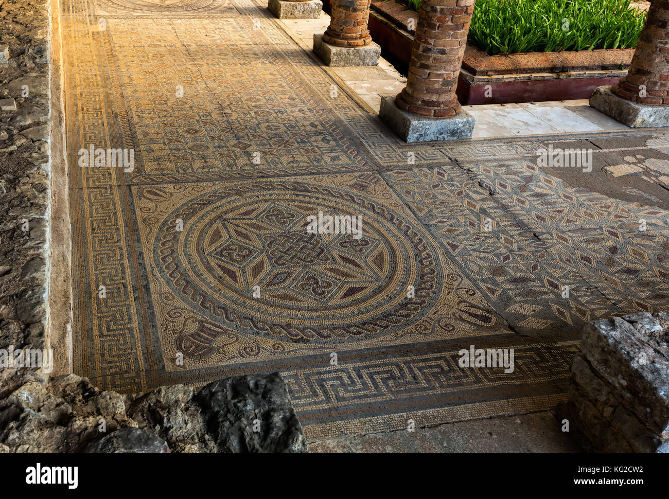 Antike römische Mosaik in conimbriga, einer der größten und am besten erhaltenen römischen Siedlungen in Portugal ausgegraben Stockfoto