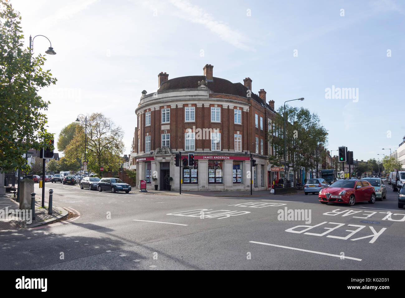 Das Dreieck und Upper Richmond Road, East Sheen, London Borough von Richmond upon Thames, London, England, Vereinigtes Königreich Stockfoto