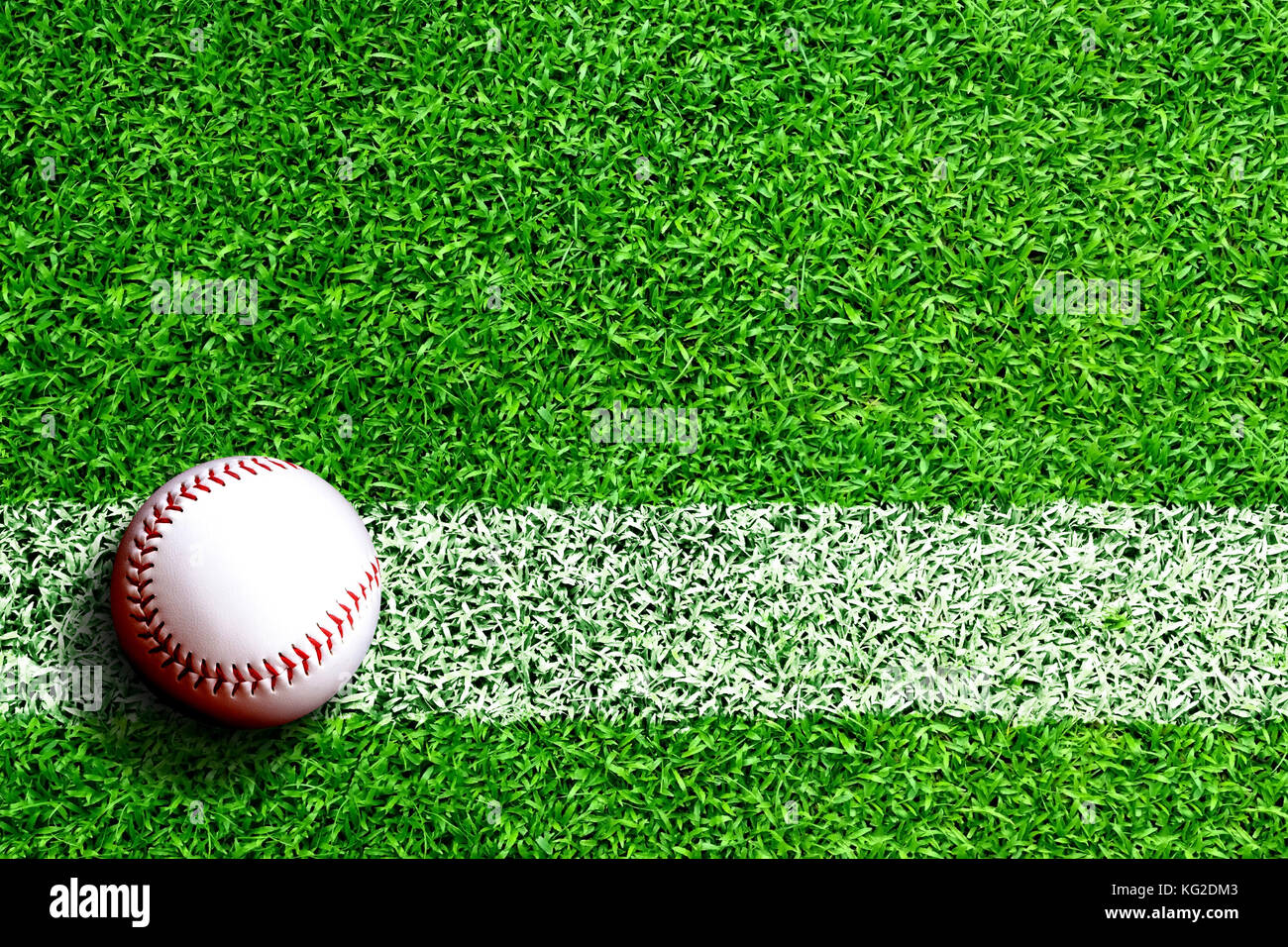 Baseball auf Feld mit weißen Linie markieren und kopieren. Linie stellt