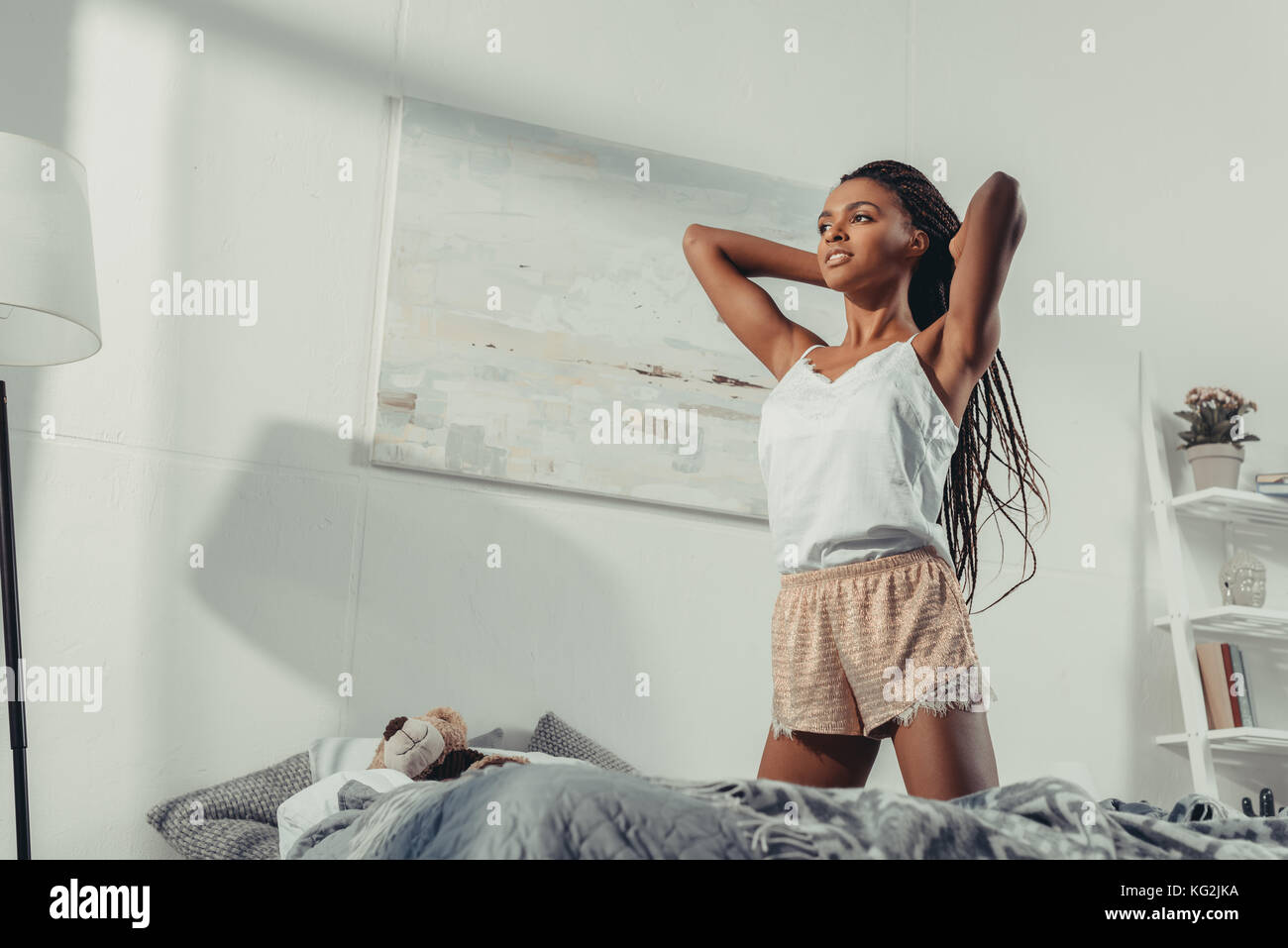 Frau im Bett Stockfoto
