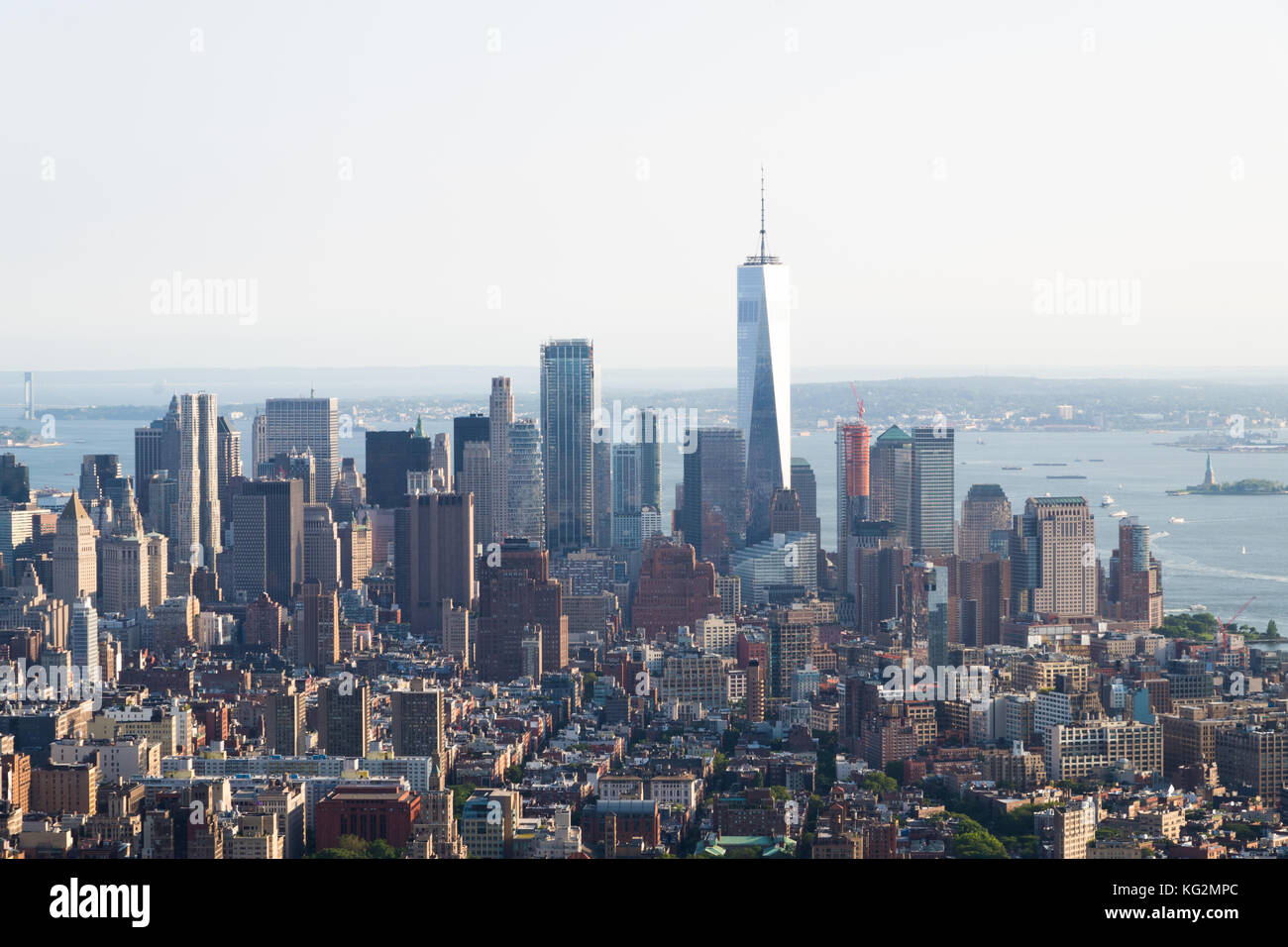 Panorama-Foto von der Skyline von Manhattan, Skyscrappers, Gebäuden, Fluss an sonnigen Tagen. Stockfoto