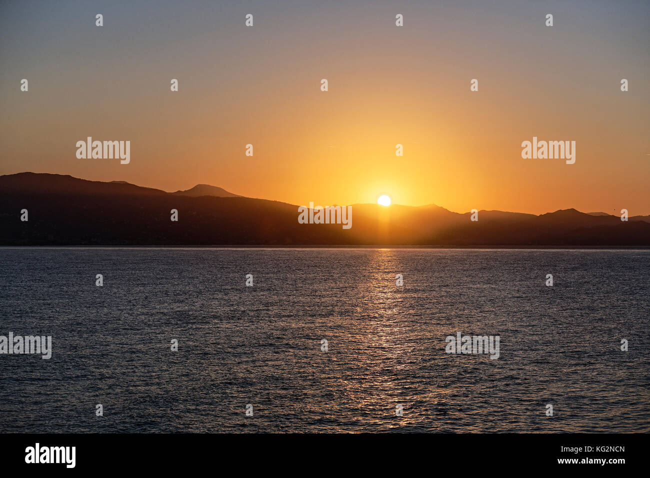 Sonnenaufgang in den Bergen von Ligurien, Italien. Stockfoto