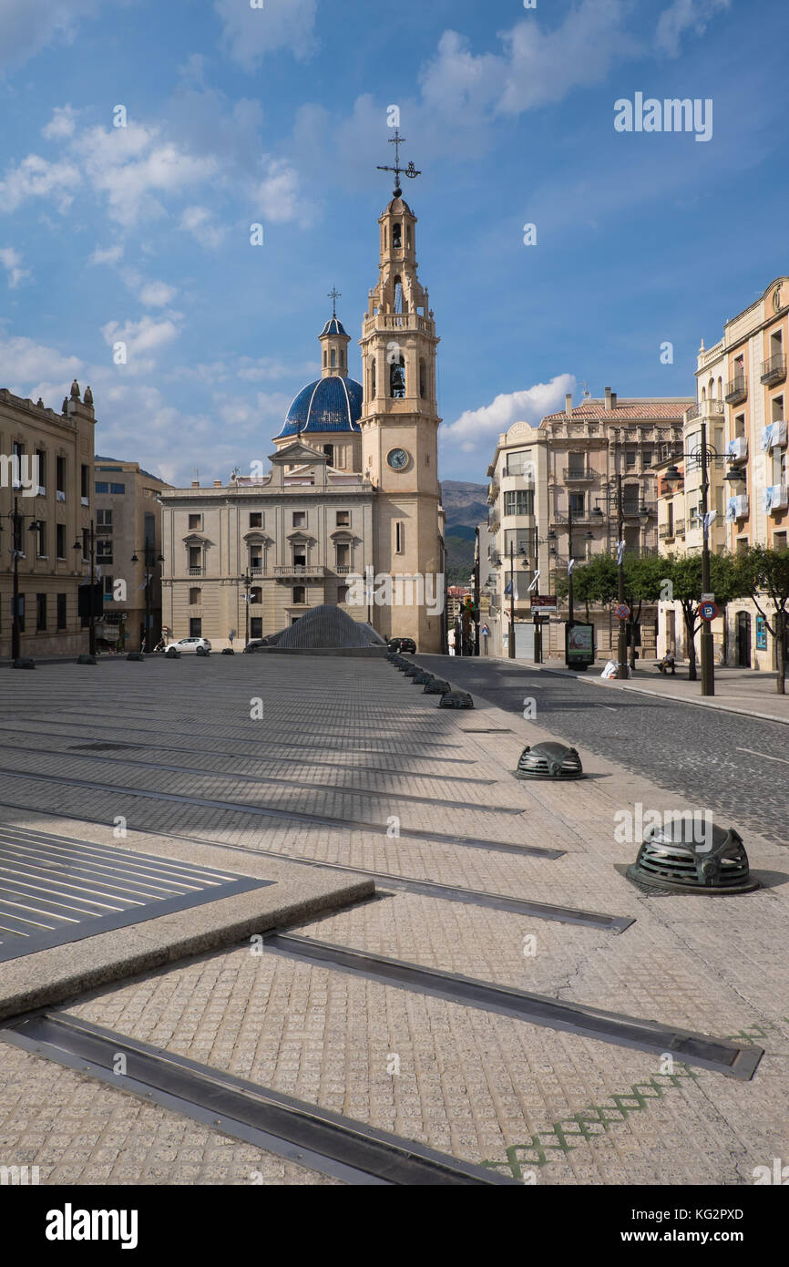 Placa Espania, alcoi Spanien & der historischen Kirche von Santa Maria der Alcoi Stockfoto