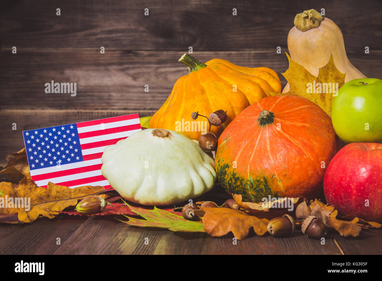 Thanksgiving in den USA. Herbst Ernte. Kürbisse, Äpfel in den usa die