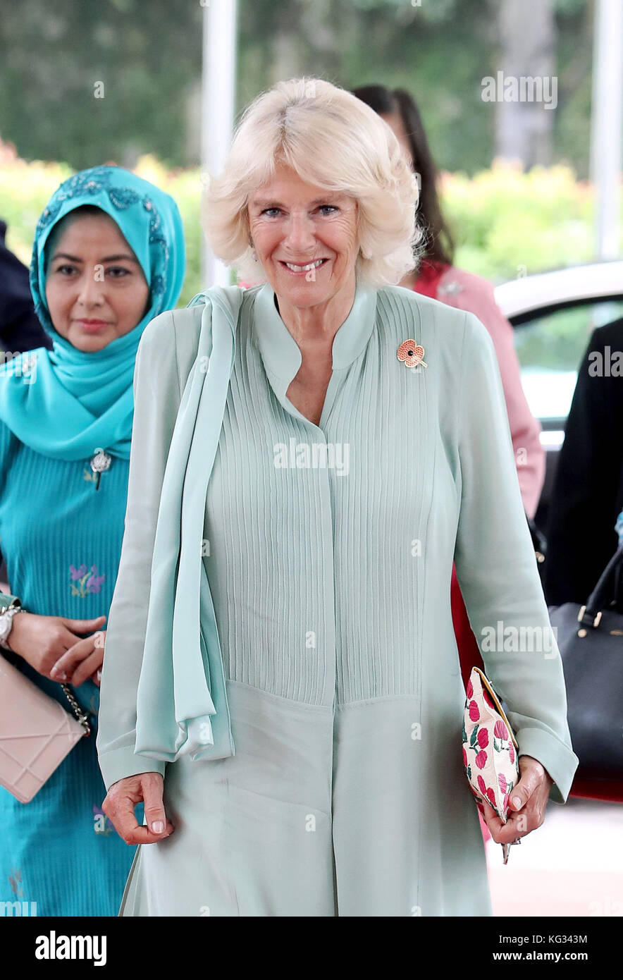 Ihre Majestät Raja Zarith Sofiah, die Königin von Johor und die Herzogin von Cornwall besuchen die Internationale Schule in Parkcity in Kuala Lumpur, Malaysia. Stockfoto