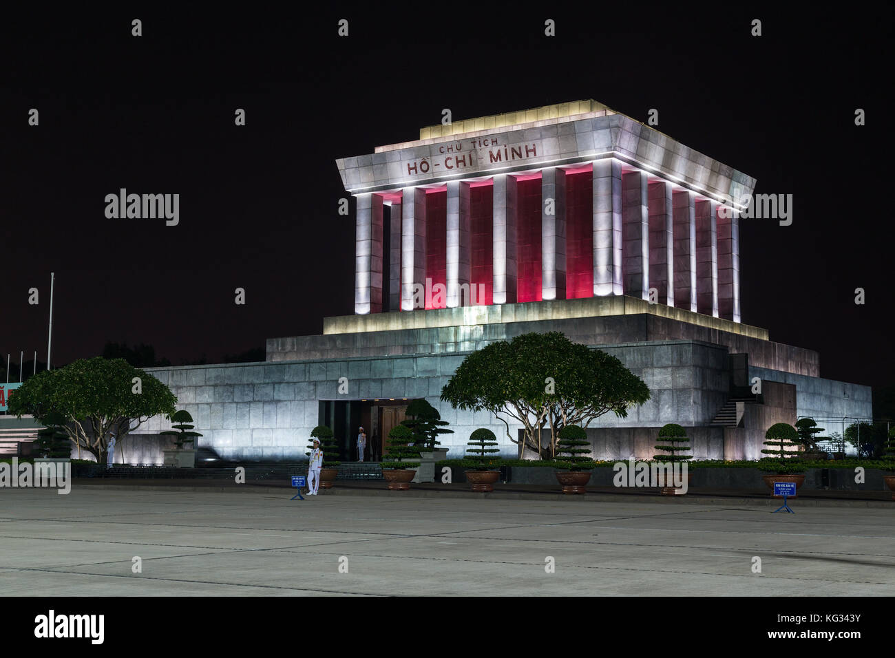 Ho Chi Minh Mausoleum in Hanoi, Vietnam bei Nacht Stockfoto