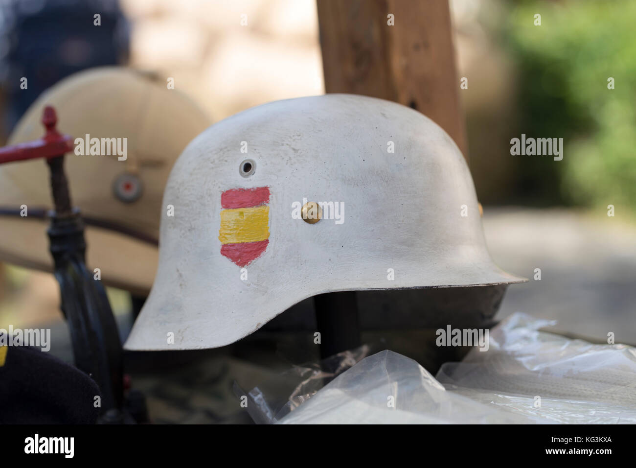 Bekämpfung der Helm mit spanischer Flagge Stockfoto