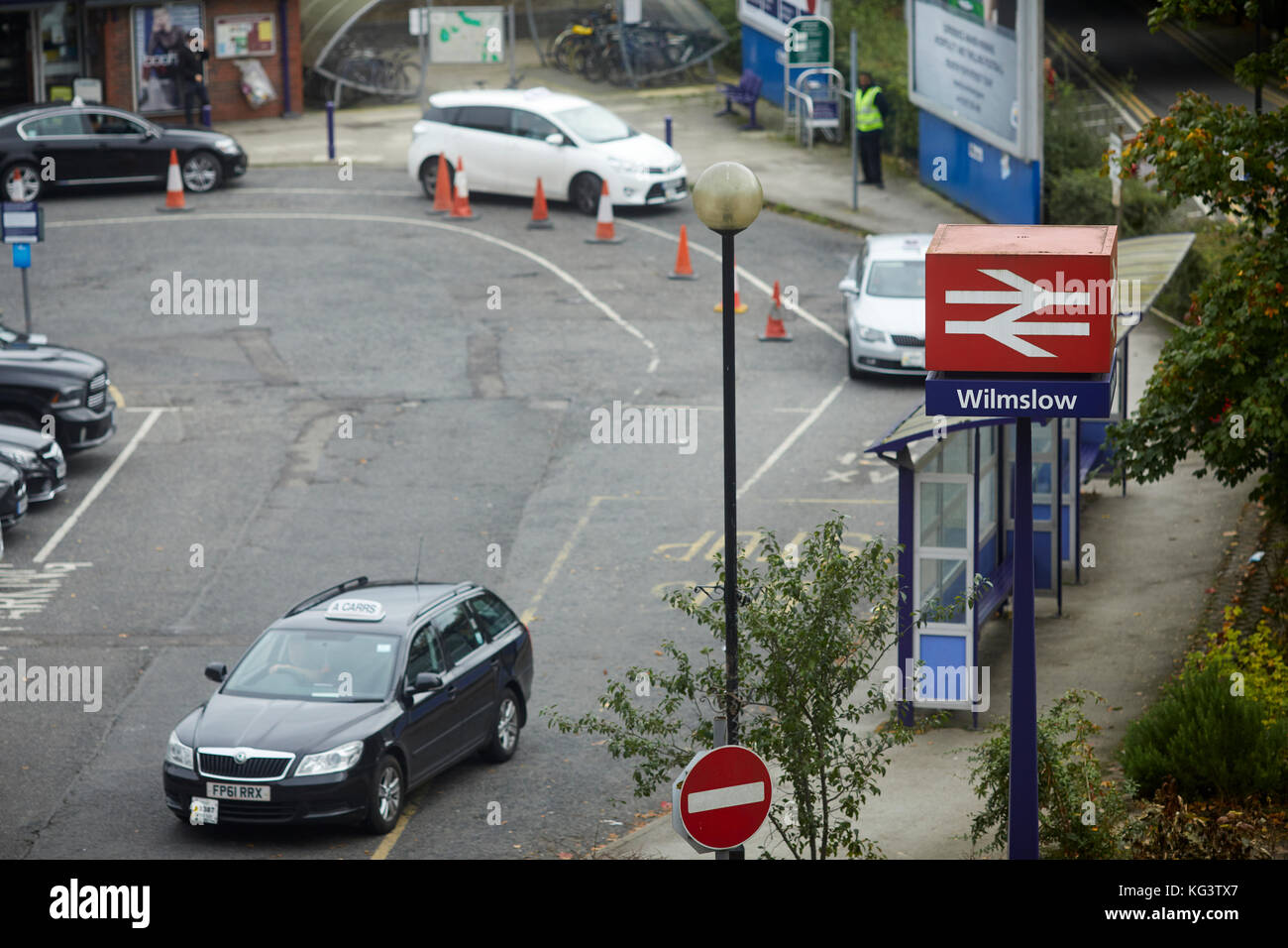 Taxistand am Bahnhof in Wilmslow Cheshire. Stockfoto