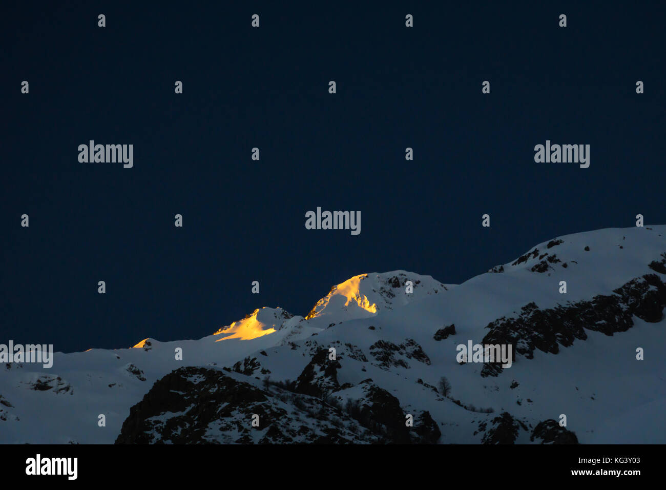 Letztes Licht des Tages über den chilenischen anden am Ende des Winters Stockfoto
