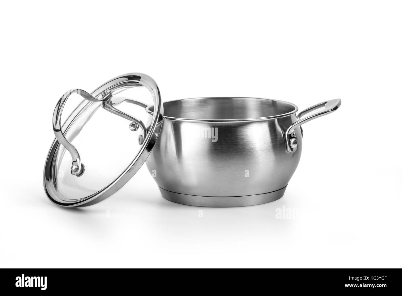 Öffnen Edelstahl Kochtopf auf Weiß mit Freistellungspfad isoliert Stockfoto
