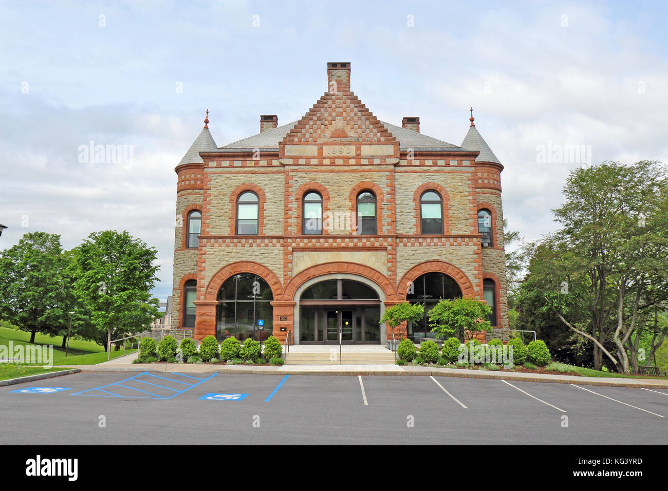 Hamilton, New York - 28. Mai 2017: Das James b Colgate Immatrikulations- und Verwaltungsgebäude auf dem Campus der Colgate University in der Nähe von Ham Stockfoto