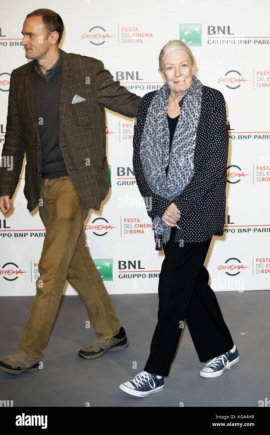 Vanessa Redgrave und ihr Sohn Carlo Gabriel Nero besuchen am 2. November 2017 in Rom, Italien, eine Fotocolalle während des Rome Film Fest 12. im Auditorium Parco della Musica. | Nutzung weltweit Stockfoto