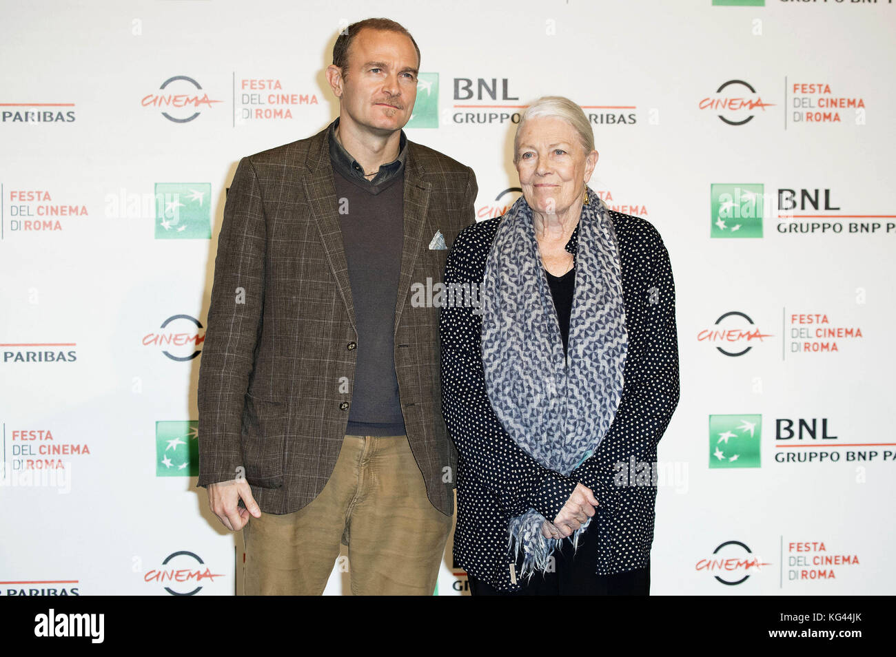 Vanessa Redgrave und ihr Sohn Carlo gabriel Nero an einem Fotoshooting im 12 Rom film fest im Auditorium Parco della Musica am 2. November 2017 in Rom, Italien. | Verwendung weltweit Stockfoto