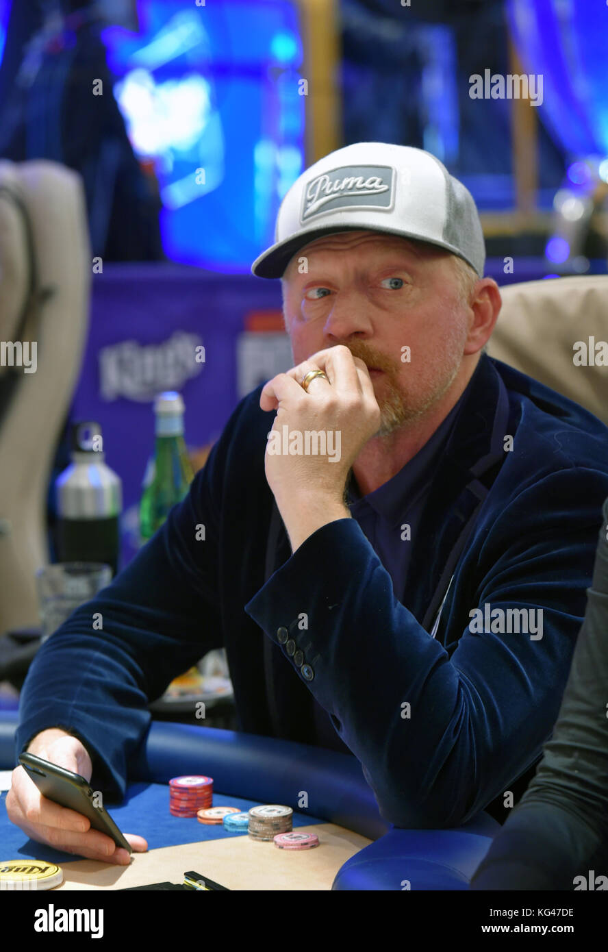 Der ehemalige Tennisspieler Boris Becker spielt Poker während der World Series of Poker Europe im King's Casino in Rozvadov, Tschechien, am 3. November 2017. (CTK Photo/Slavomir Kubes) Stockfoto