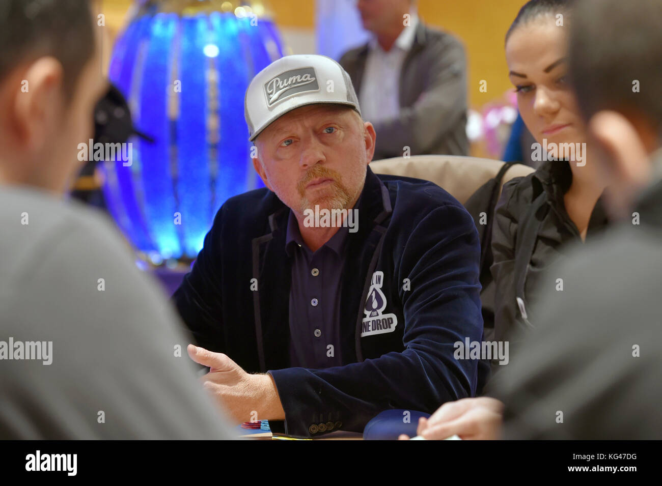 Der ehemalige Tennisspieler Boris Becker spielt Poker während der World Series of Poker Europe im King's Casino in Rozvadov, Tschechien, am 3. November 2017. (CTK Photo/Slavomir Kubes) Stockfoto