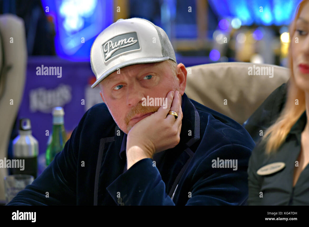 Der ehemalige Tennisspieler Boris Becker spielt Poker während der World Series of Poker Europe im King's Casino in Rozvadov, Tschechien, am 3. November 2017. (CTK Photo/Slavomir Kubes) Stockfoto