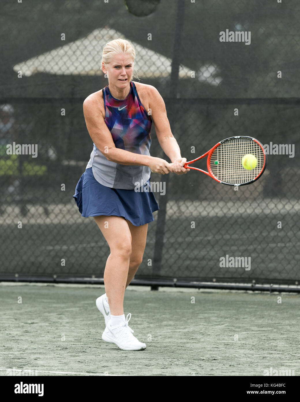 Boca Raton, FL, USA. Nov. 2017. Maeve Quinlan spielt Tennis im Boca Raton Resort Tennis Center für die 27. Jährlichen Chris Evert/Raymond James Pro-Celebrity Tennis Classic, am 3. November 2017 in Boca Raton, Florida. Personen: Maeve Quinlan Transmission Ref: MNC007 Credit: HoO Me.Com/Media Punch/Alamy Live News Stockfoto