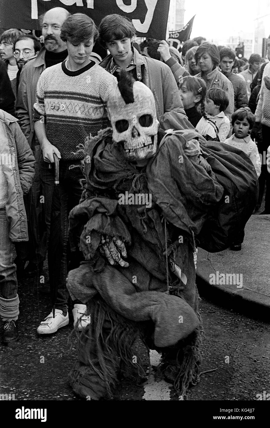 CND-Kampagne für Nukleare Abrüstung gegen Cruise & Trident Raketen durch den Central London im Oktober 1984 Stockfoto
