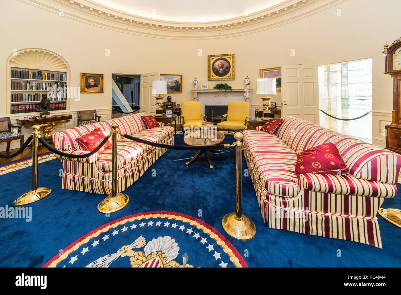 Replik des Oval Office des Weißen Hauses im William J. Clinton Presidential Center und Bibliothek in Little Rock, Arkansas Stockfoto