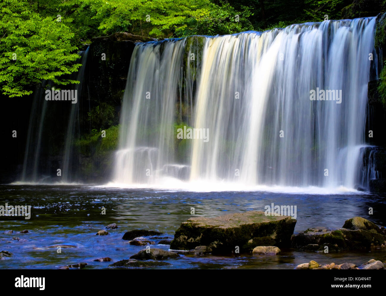 Die Upper Ddwli Falls oder Upper Gushing Falls. Teil des Wasserfall Country Walk im Brecon Beacons National Park, Powys, Wales, Großbritannien Stockfoto