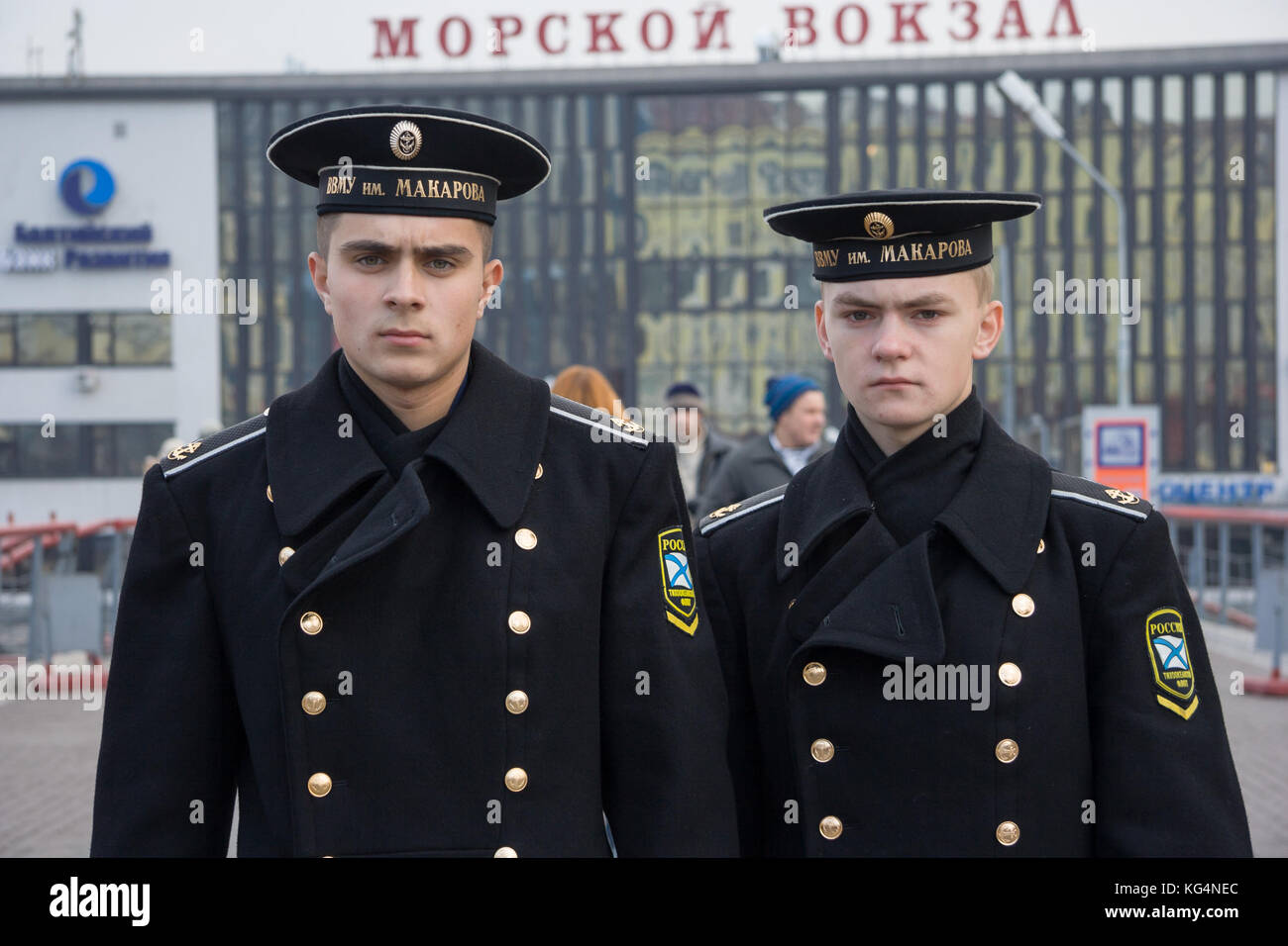 Russische Marine Kadetten, Auszubildende in Uniform in Wladiwostok, Russland Stockfoto