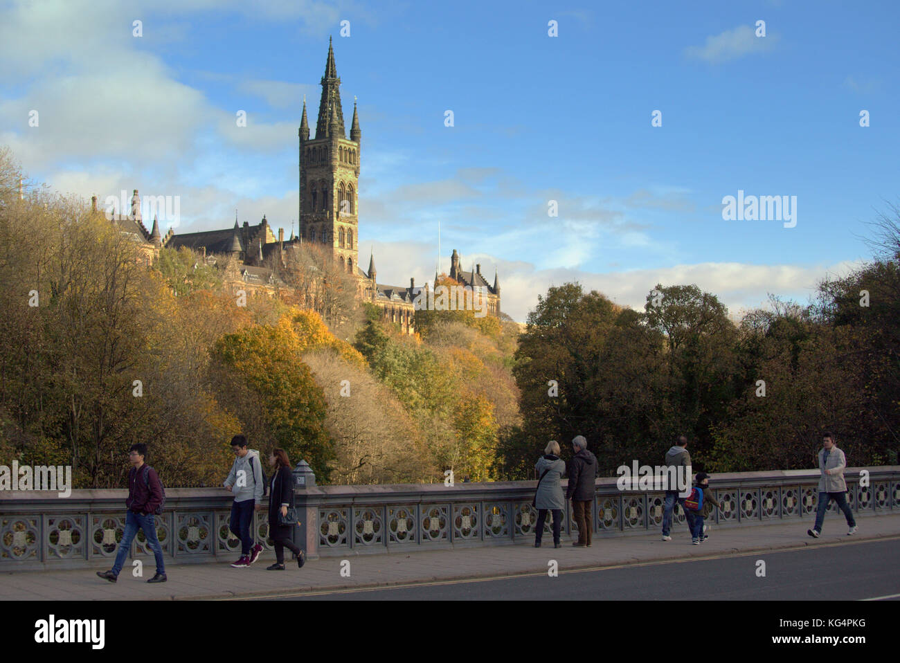 glasgow University vista Blick auf den kelvingrove Park im Herbst und den Fluss Kelvin von der partick Bridge aus Stockfoto