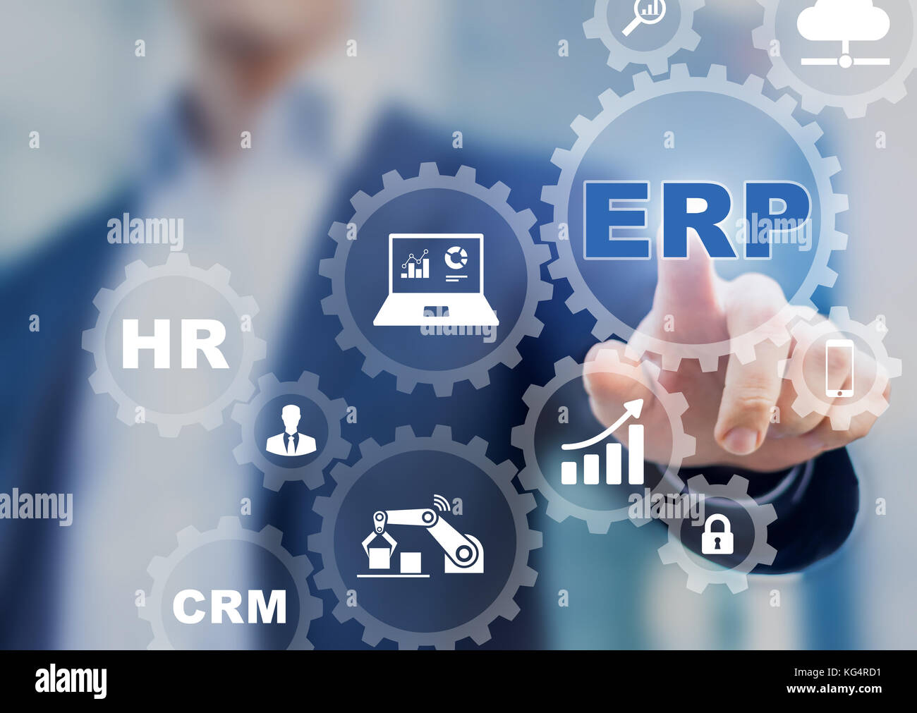 Enterprise Resource Planning (ERP) und Business Process Management Technologie Konzept auf virtueller Schnittstelle mit Symbolen in Connected Gears und Manager i Stockfoto