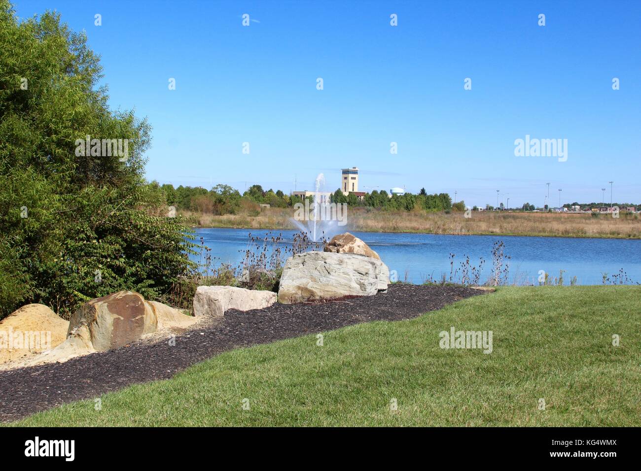 Der schöne Tag in den Parks und die Natur im Wechsel von Sommer bis Herbst. Stockfoto