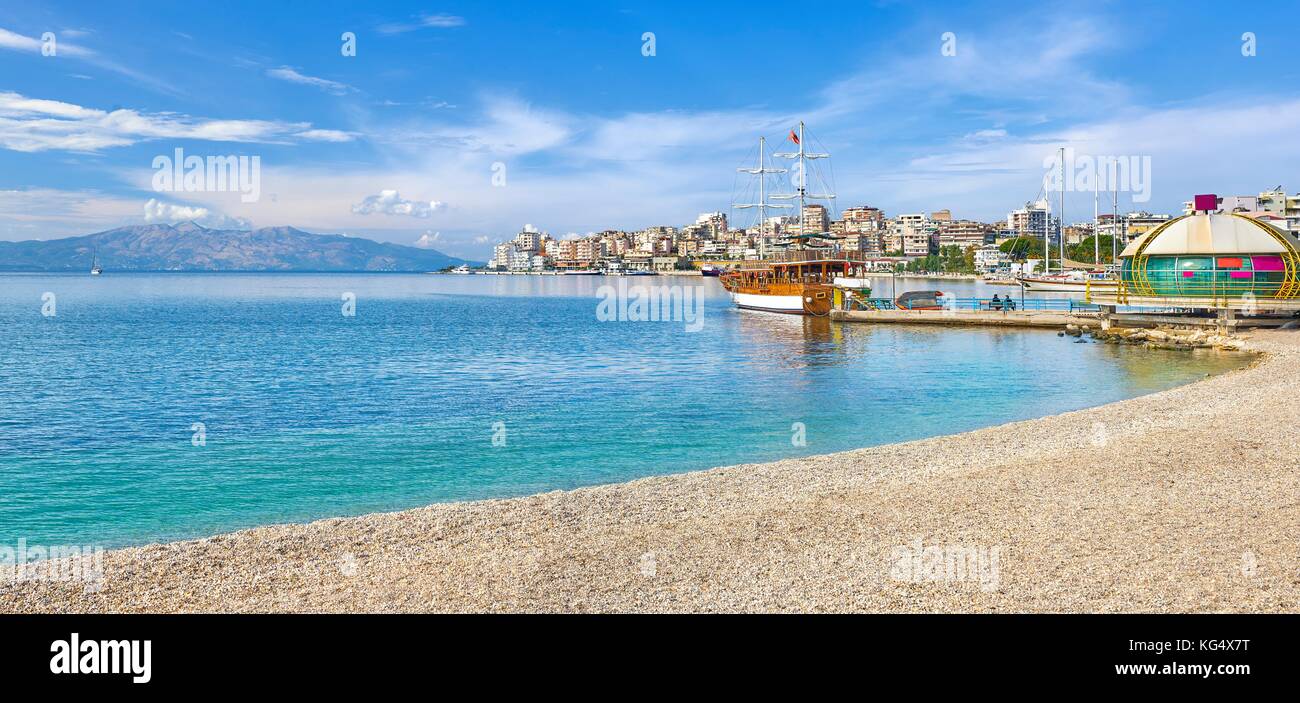 Panoramablick von Saranda resort Strand, Albanien Stockfoto