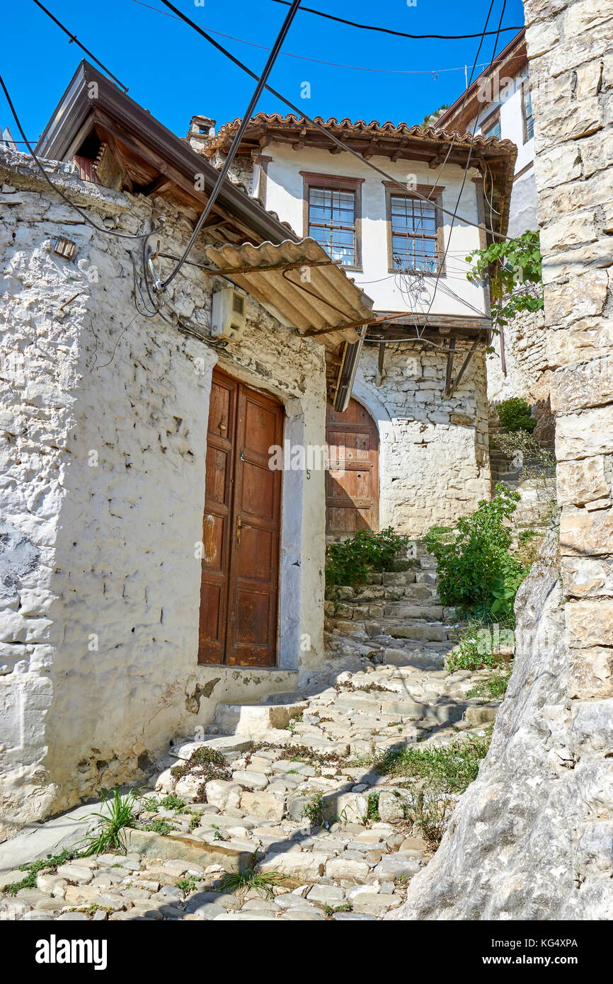 Weiße Häuser an der Berat Altstadt, UNESCO, Albanien Stockfoto