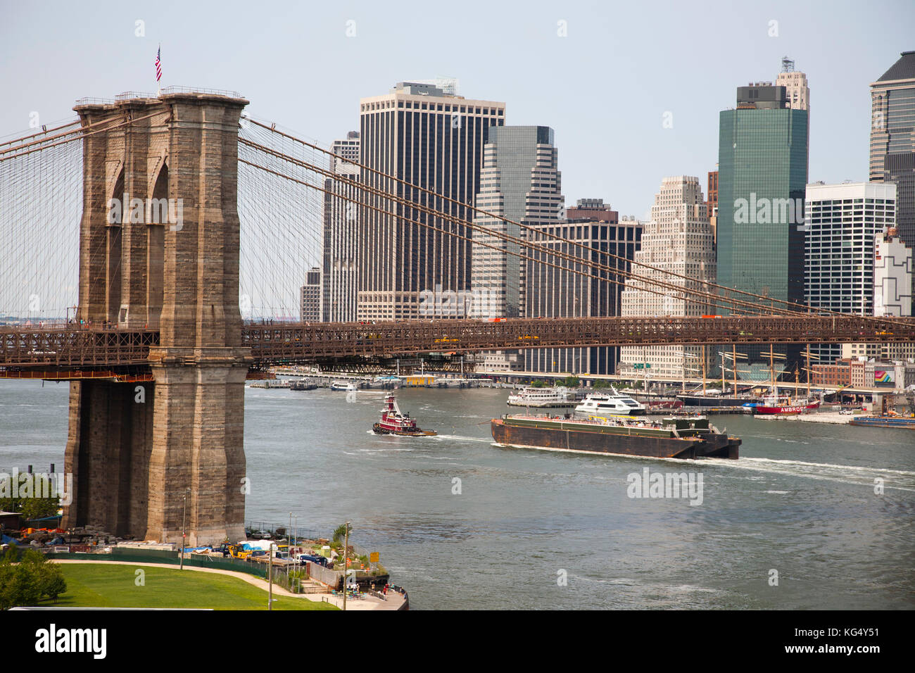 Stadtbild mit Brooklyn Bridge und East River, Manhattan, New York, USA, Nordamerika Stockfoto