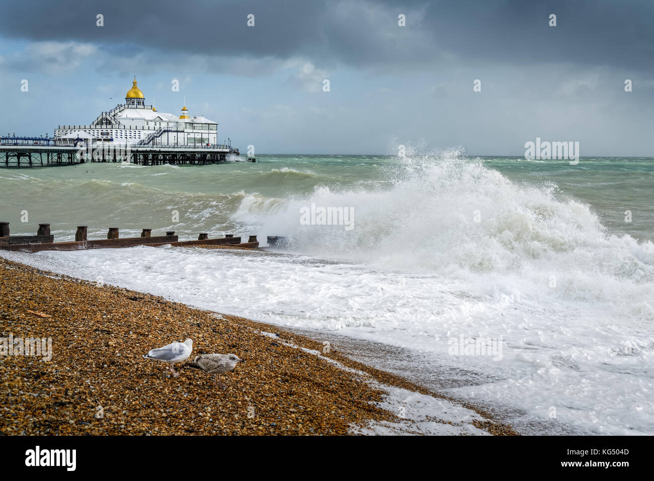 EASTBOURNE, East Sussex/UK - 21. Oktober: Ende des Sturms Brian Racing Vergangenheit Eastbourne Pier in East Sussex am 21. Oktober 2017 Stockfoto