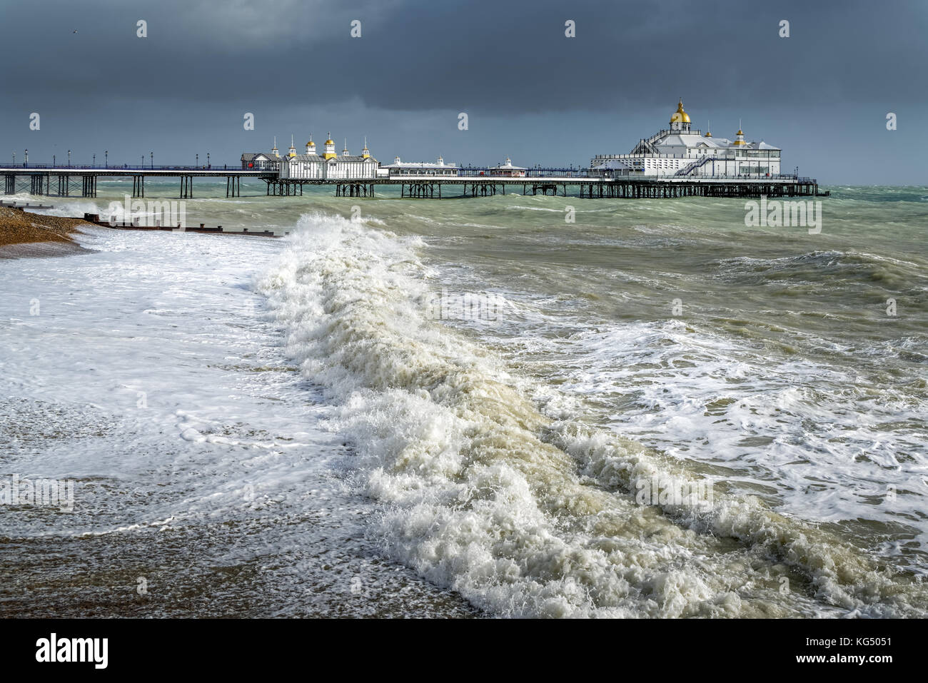 EASTBOURNE, East Sussex/UK - 21. Oktober: Ende des Sturms Brian Racing Vergangenheit Eastbourne Pier in East Sussex am 21. Oktober 2017 Stockfoto