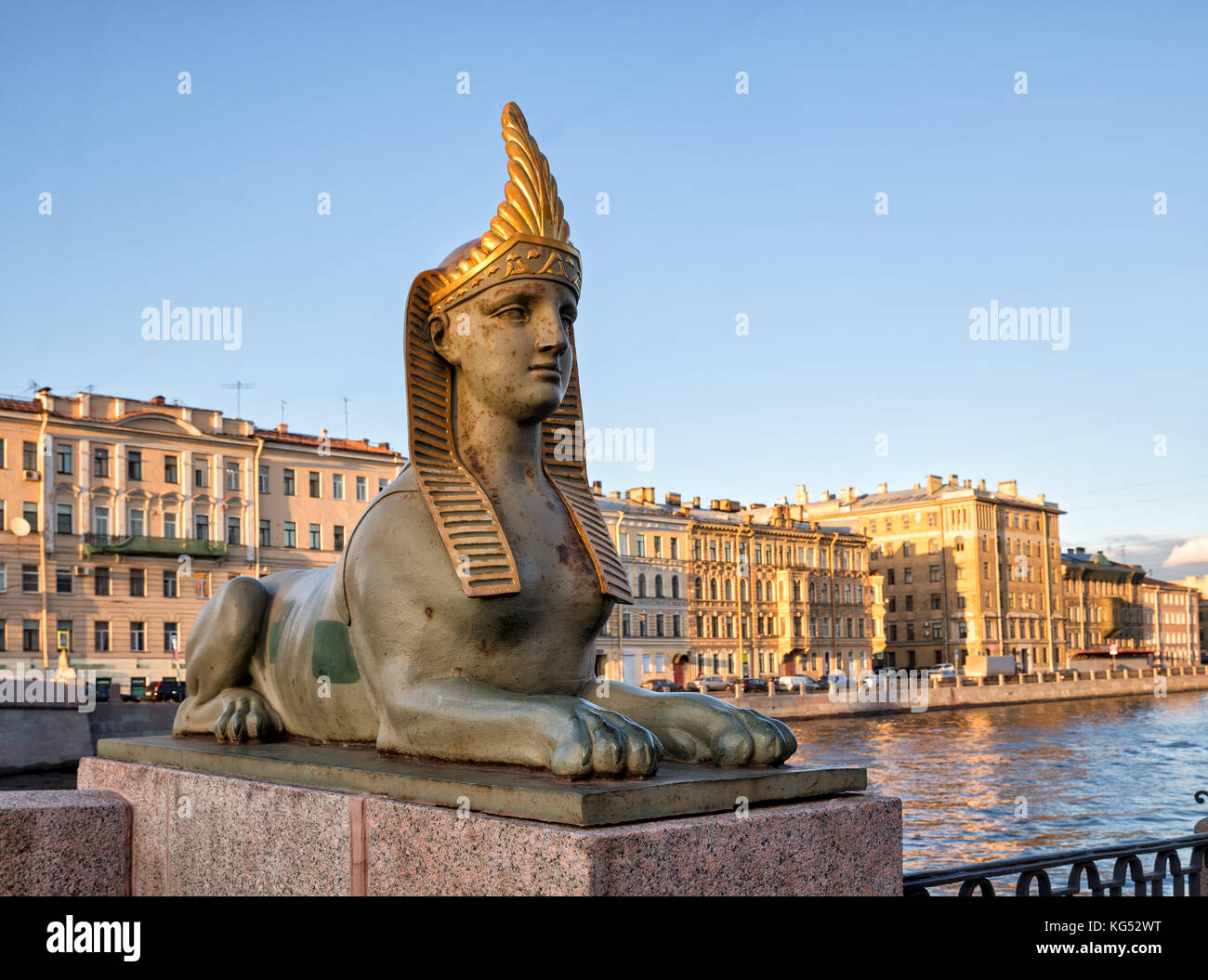 Eine der vier Skulpturen der sphingen an den ägyptischen Brücke, St. Petersburg, Russland Stockfoto