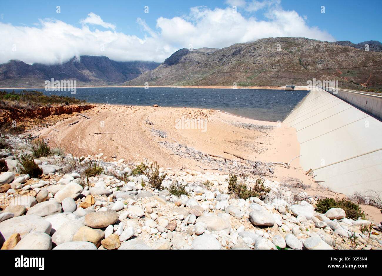 Berg River dam bei Dürre, Wemmershoek, Western Cape, Südafrika. Stockfoto