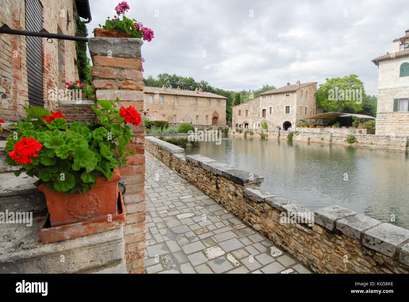 Alte Thermalbäder im mittelalterlichen Dorf Bagno Vignoni, Toskana, Italien Stockfoto