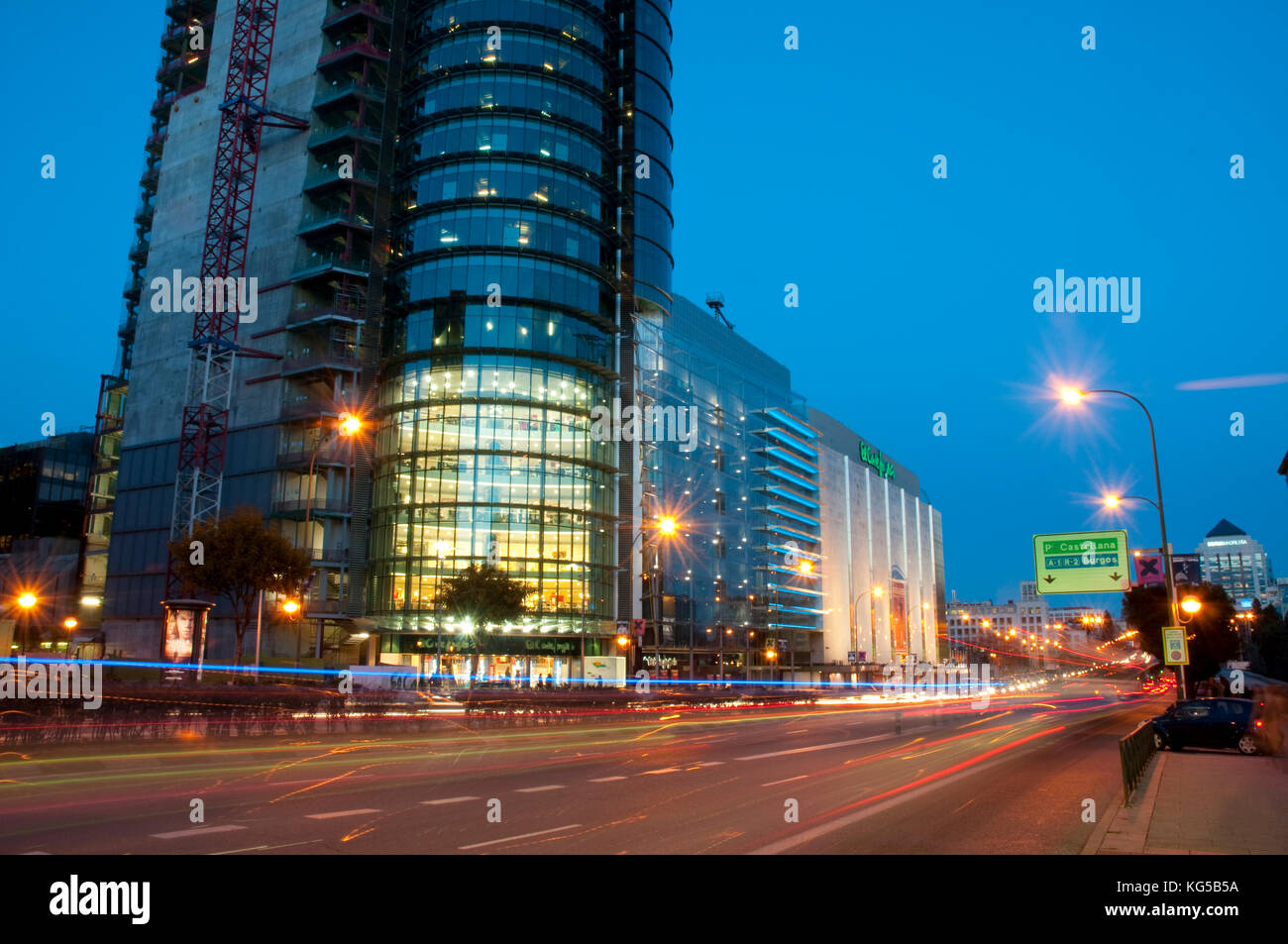 AZCA, Nachtansicht. Madrid, Spanien. Stockfoto