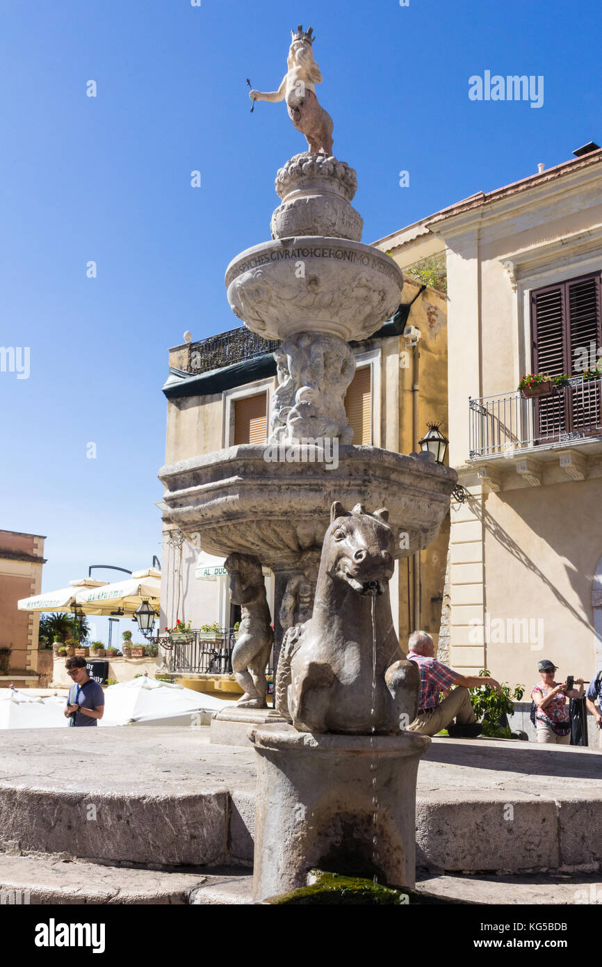 La Fontana di Piazza Duomo, Taormina, Sizilien, Italien Stockfoto