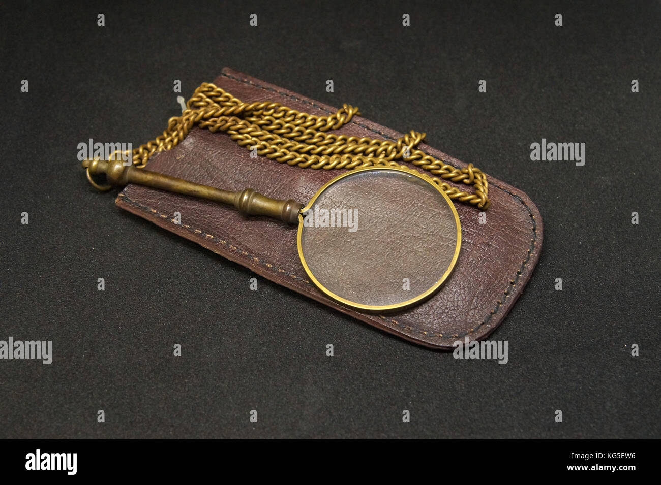 Antike alte Brillen. auf schwarzem Hintergrund Stockfoto