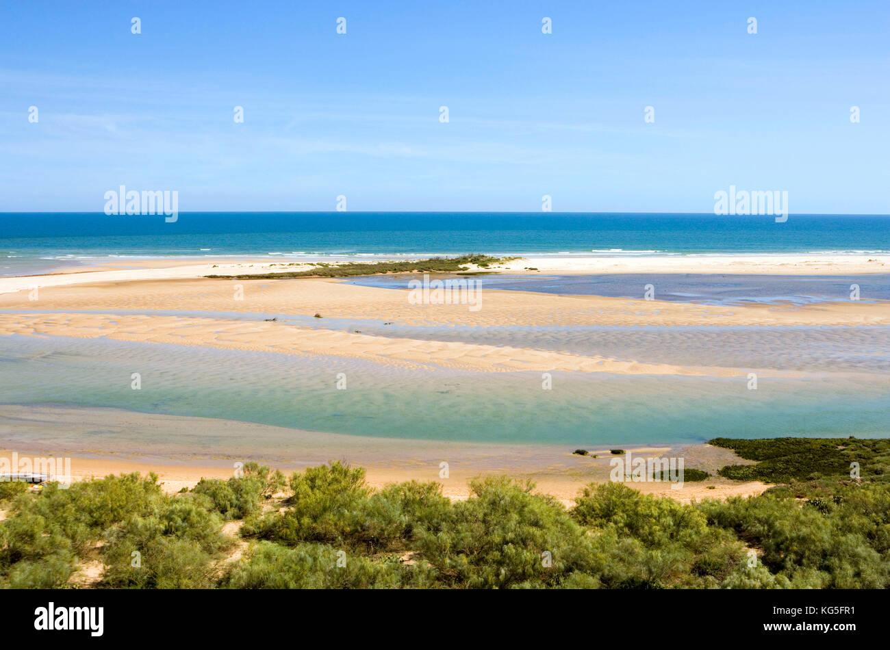 Cacela Velha, einem kleinen Dorf in der Nähe der Lagune Ria Formosa, Sandbänke, Dünenlandschaft Stockfoto