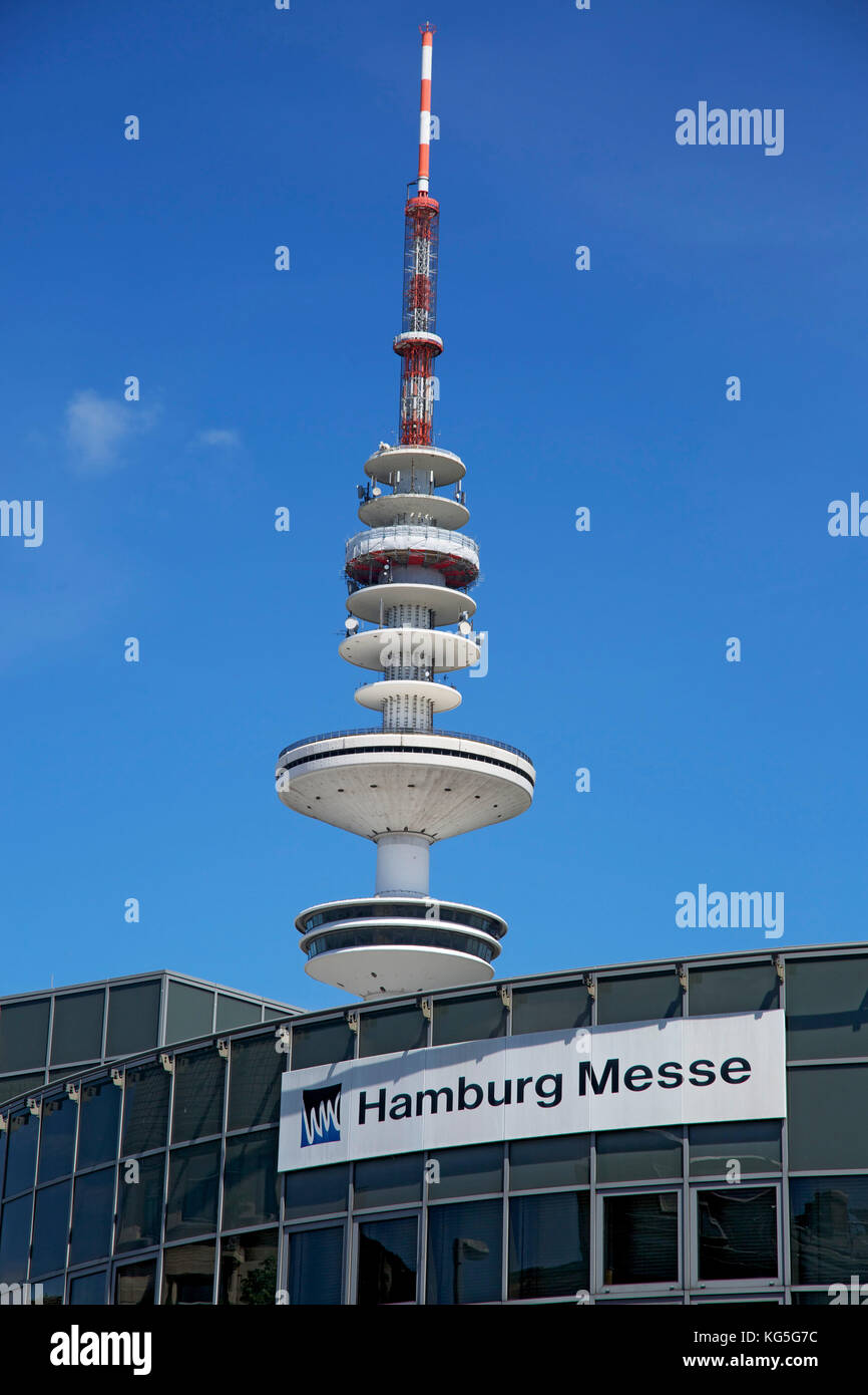 Eingang Süd des Hamburger Messehallen und Heinrich Hertz Turm Stockfoto