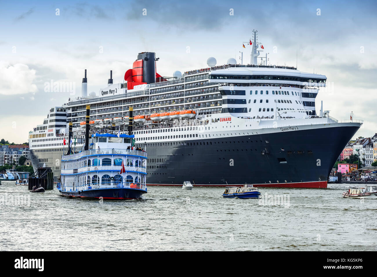 Deutschland, Hamburg, Hamburger Hafen, Kreuzfahrtschiff 'Queen Mary 2' Stockfoto
