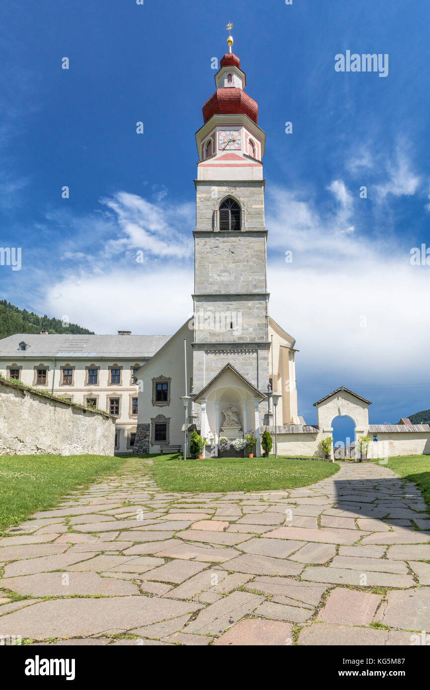 Glockenturm der Gottesmutter des Schnees Wallfahrtskirche, Maria Luggau, Lesachtal, Bezirk Hermagor, Kärnten, Österreich Stockfoto